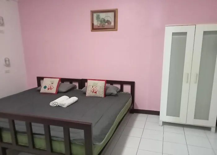 Sleep Dee Hostel